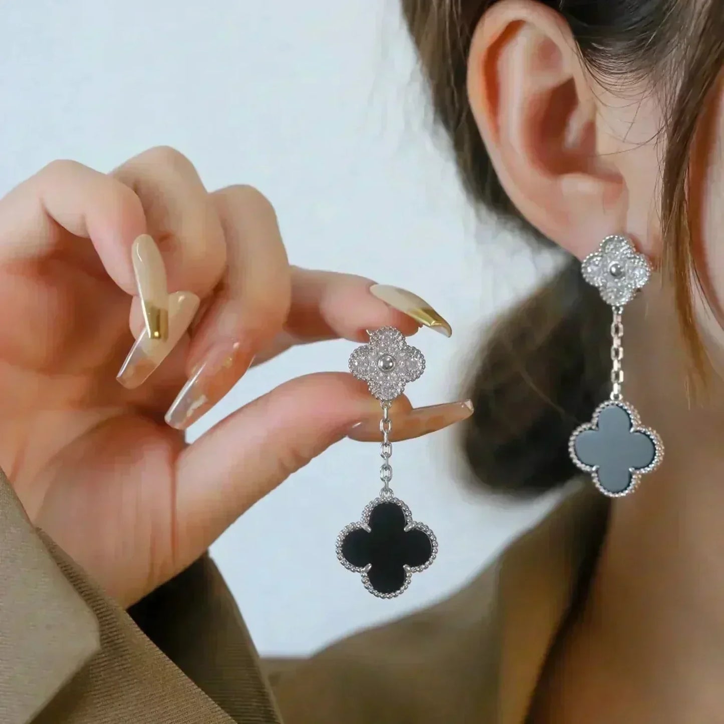 [RAFFINE]CLOVER 2 MOTIFS  DIAMOND ONYX EARRINGS SILVER