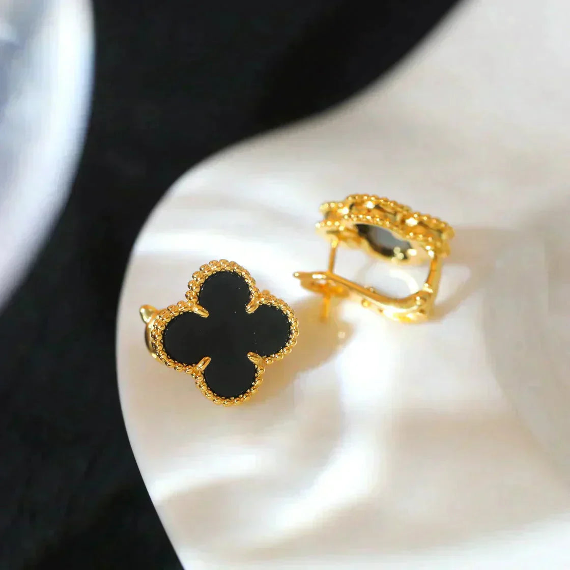 [RAFFINE]CLOVER MEDIUM 1 MOTIFS  ONYX STUD EARRINGS