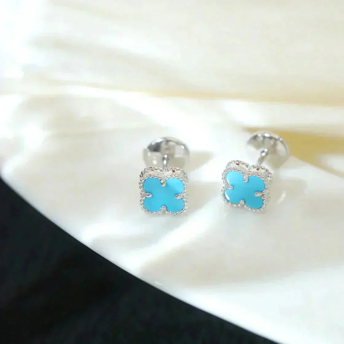 [RAFFINE]CLOVER MINI 9.5MM ONYX STUD EARRINGS SILVER