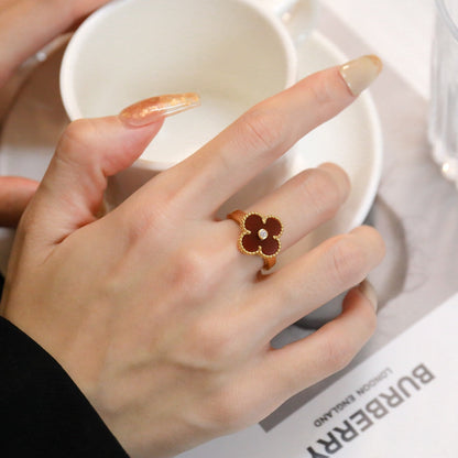 [RAFFINE] ANILLO DE TRÉBOL DE CORNALINA EN ORO ROSA CON DIAMANTE