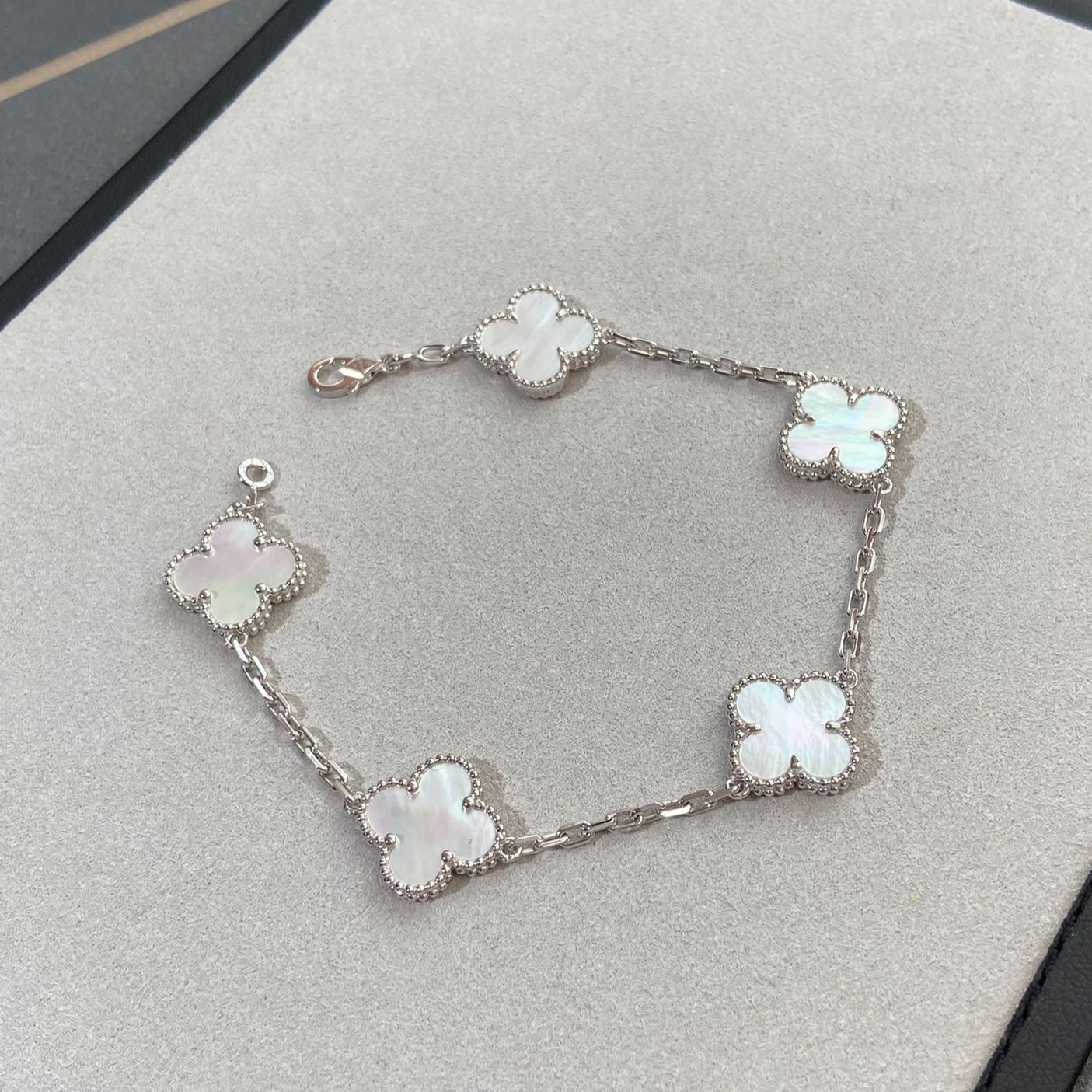 [RAFFINE]CLOVER SILVER MOP 5 MOTIF BRACELET