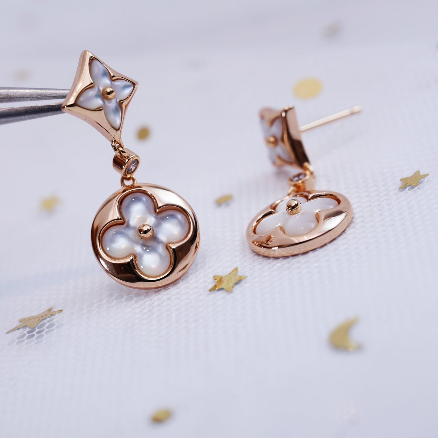 [RAFFINE] PENDIENTES DE LONGITUD DE TRAPEZOIDAL DE ORO ROSA CON ESTRELLA Y SOL