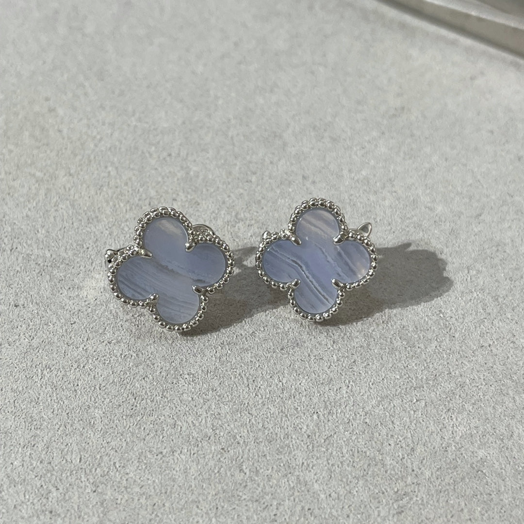 [RAFFINE]CLOVER CHALCEDONY SILVER STUD EARRINGS