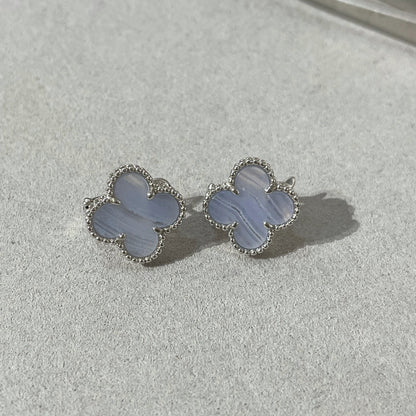 [RAFFINE]CLOVER CHALCEDONY SILVER STUD EARRINGS