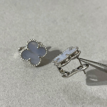 [RAFFINE]CLOVER CHALCEDONY SILVER STUD EARRINGS