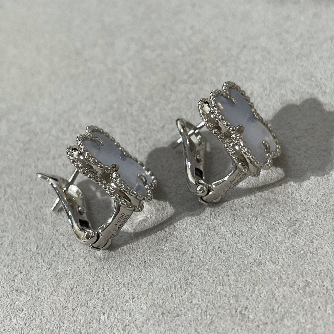 [RAFFINE]CLOVER CHALCEDONY SILVER STUD EARRINGS