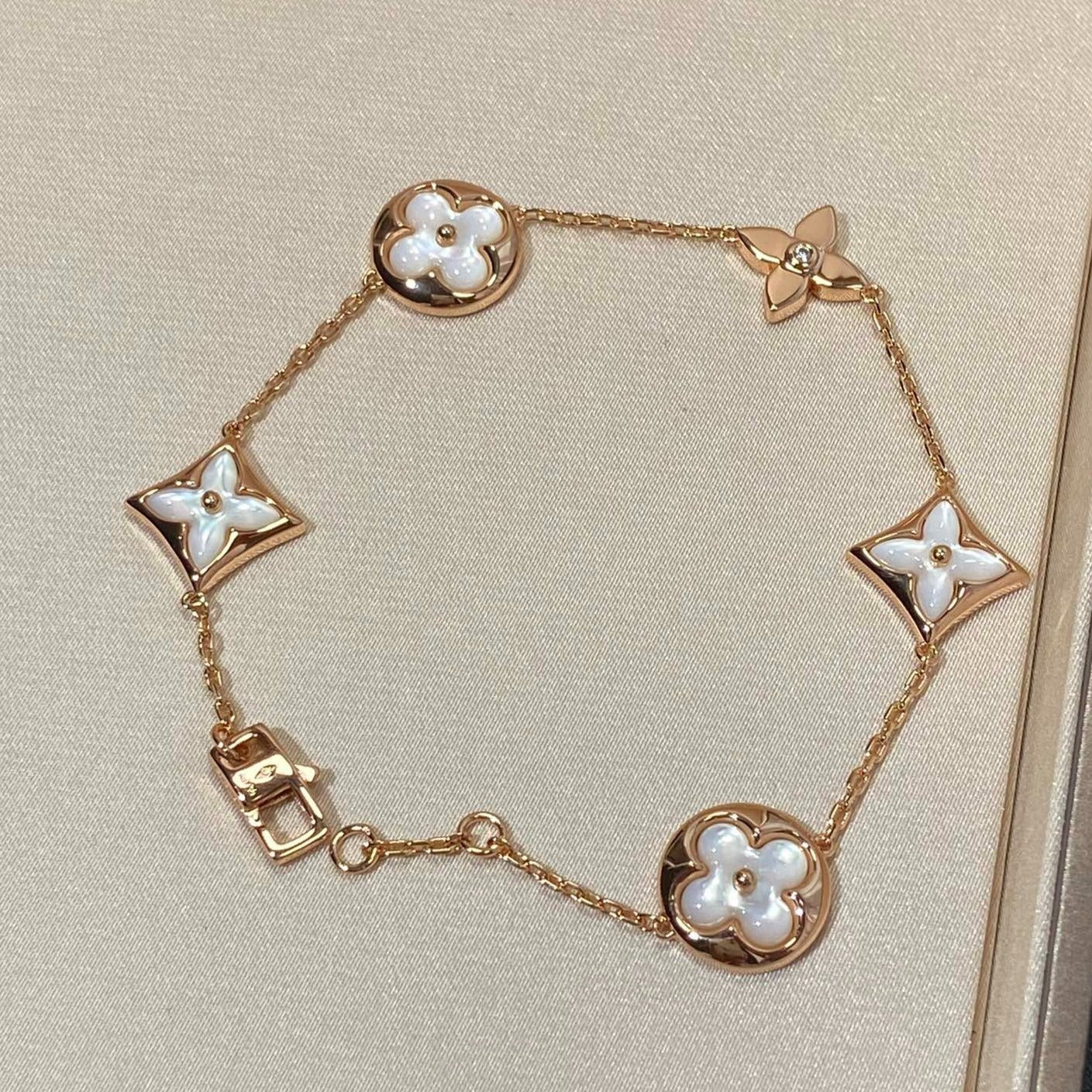 [RAFFINE]STAR AND SUN 5 MOTIF MOP PINK GOLD BRACELET