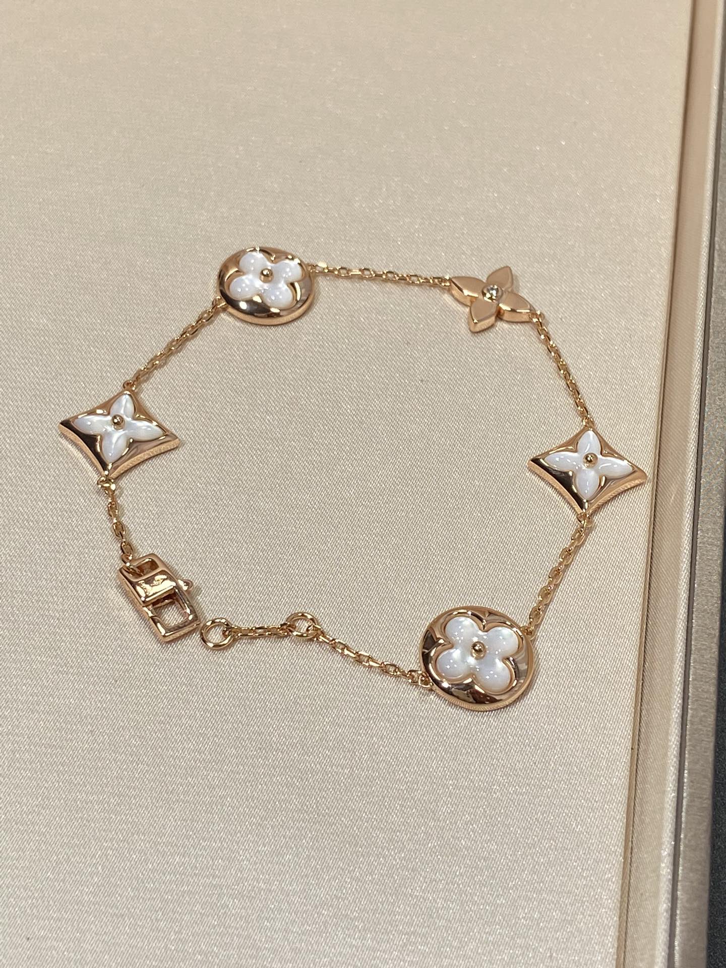 [RAFFINE]STAR AND SUN 5 MOTIF MOP PINK GOLD BRACELET