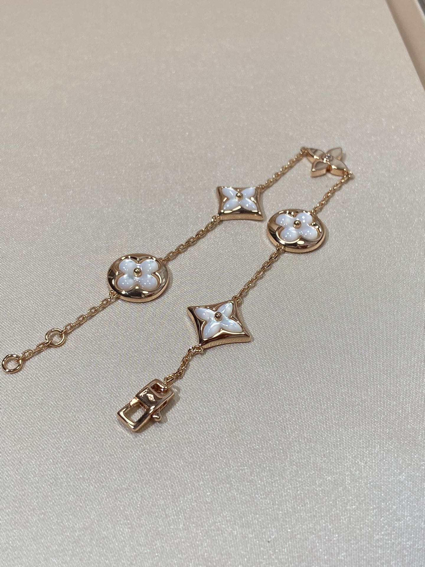 [RAFFINE]STAR AND SUN 5 MOTIF MOP PINK GOLD BRACELET