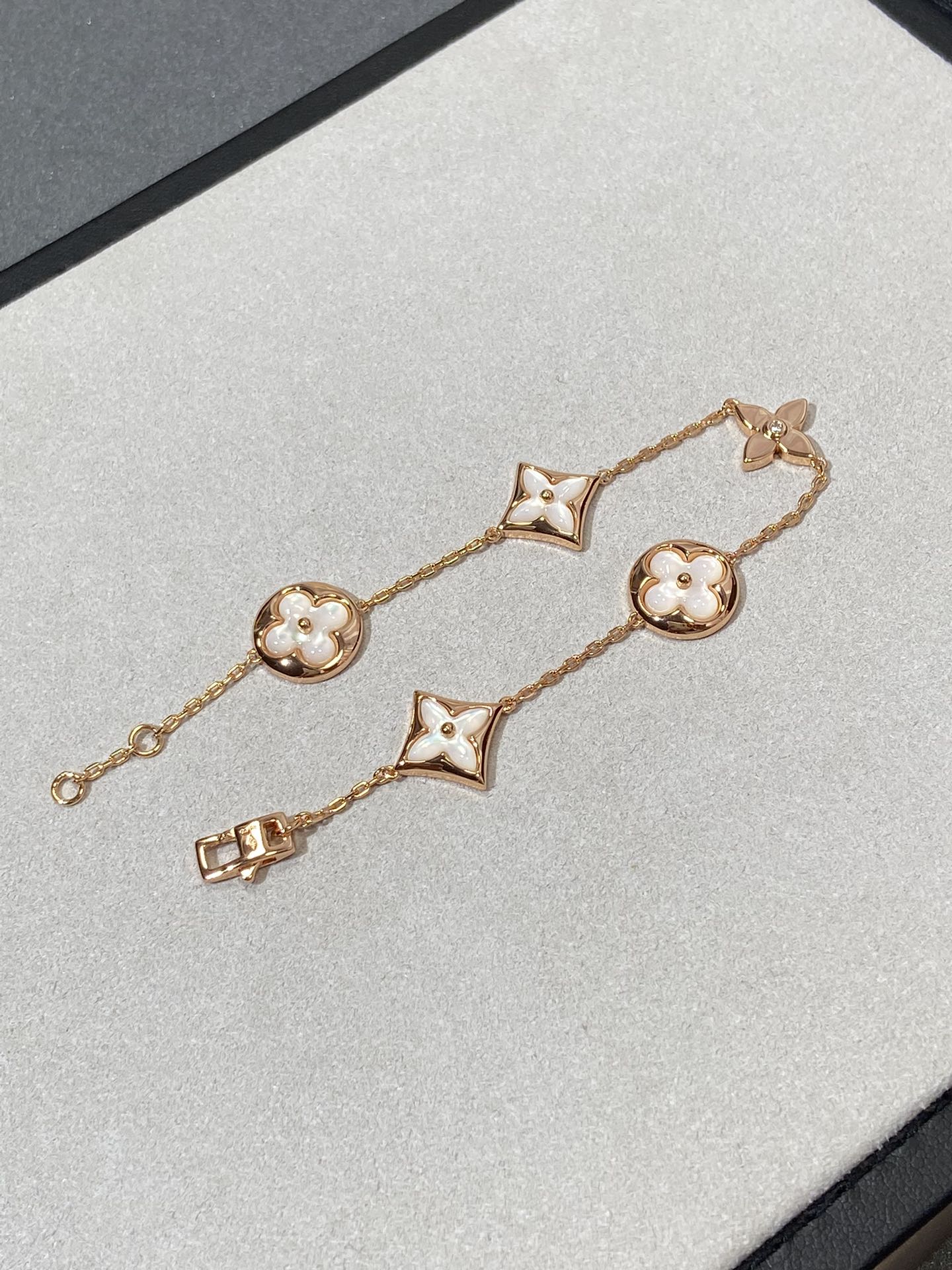 [RAFFINE]STAR AND SUN 5 MOTIF MOP PINK GOLD BRACELET