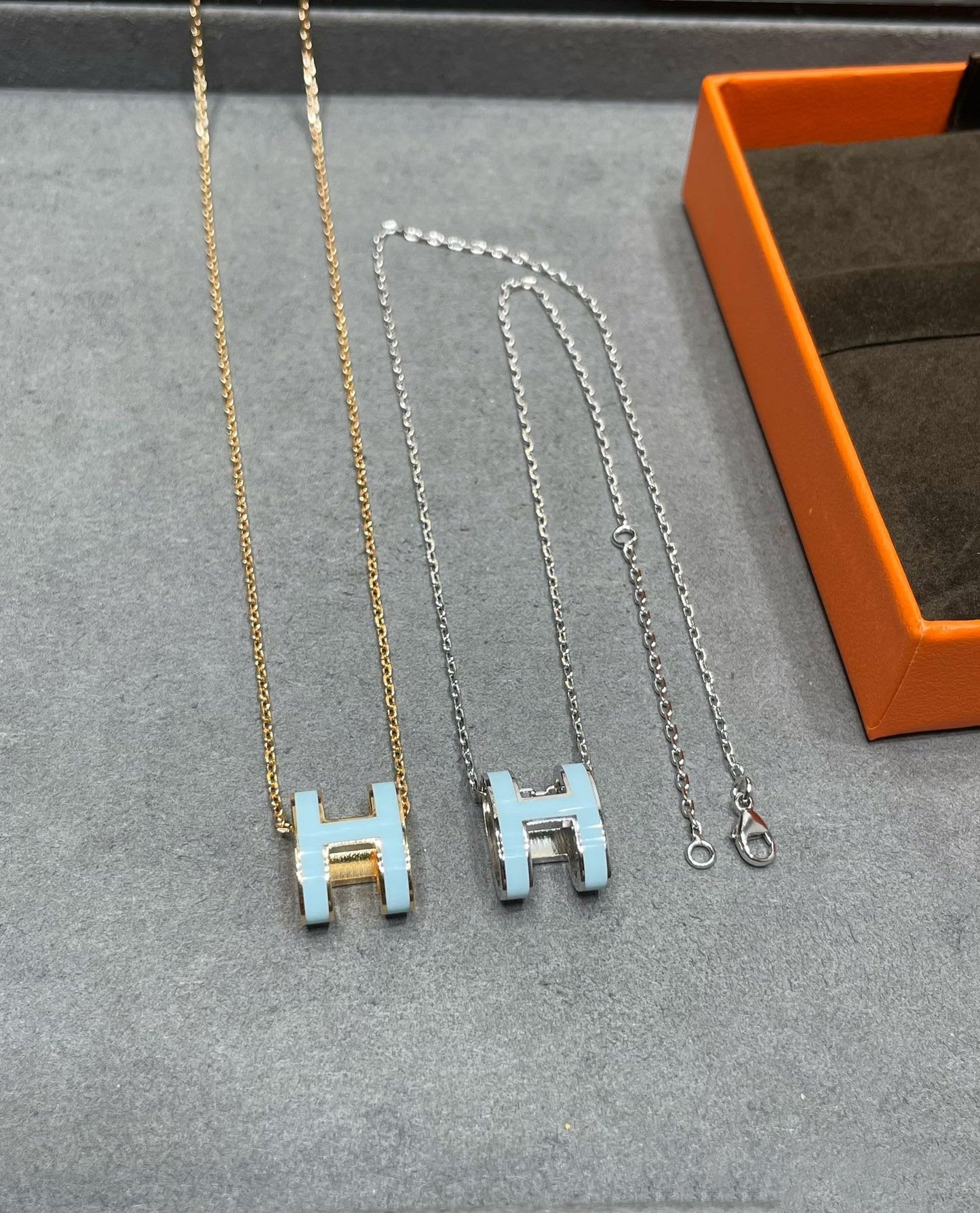 [RAFFINE]POP H SKY BLUE NECKLACE