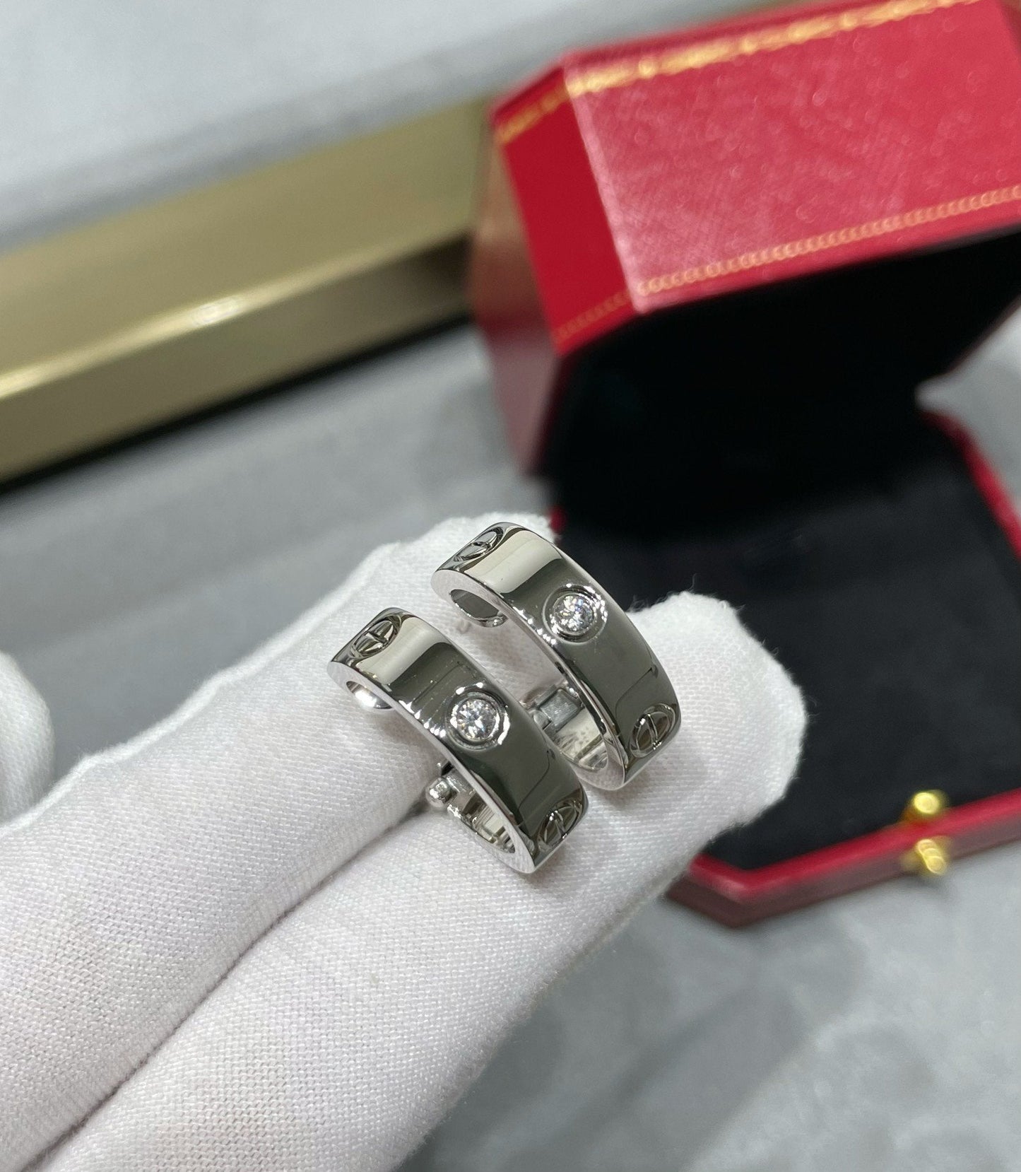 [RAFFINE] PENDIENTES DE AMOR DE 5,5 MM Y 1 DIAMANTE