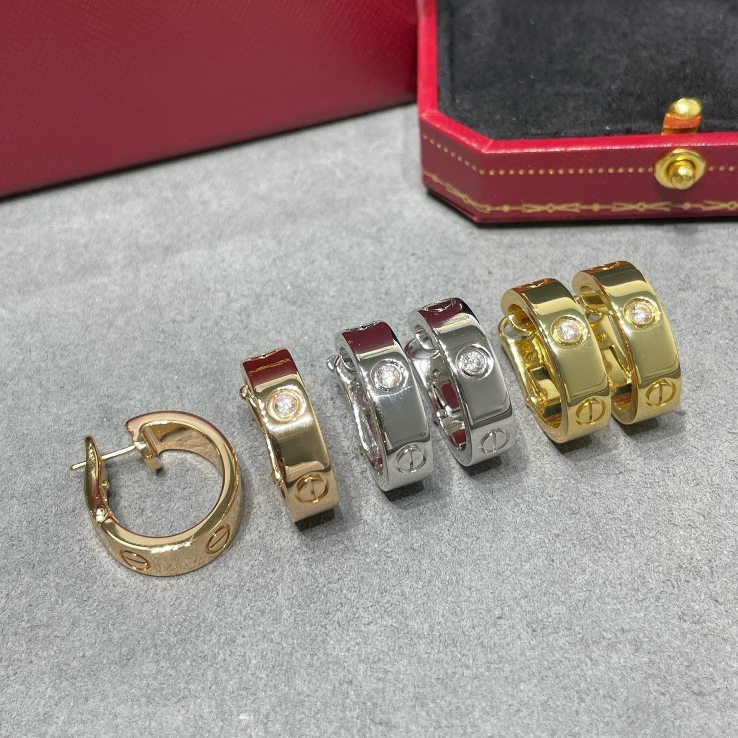 [RAFFINE] PENDIENTES DE AMOR DE 5,5 MM Y 1 DIAMANTE