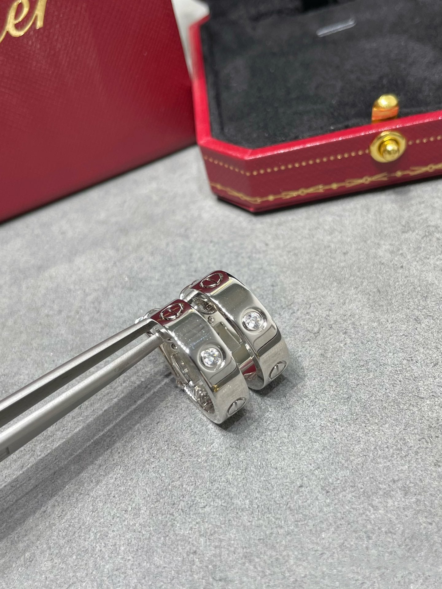 [RAFFINE] PENDIENTES DE AMOR DE 5,5 MM Y 1 DIAMANTE