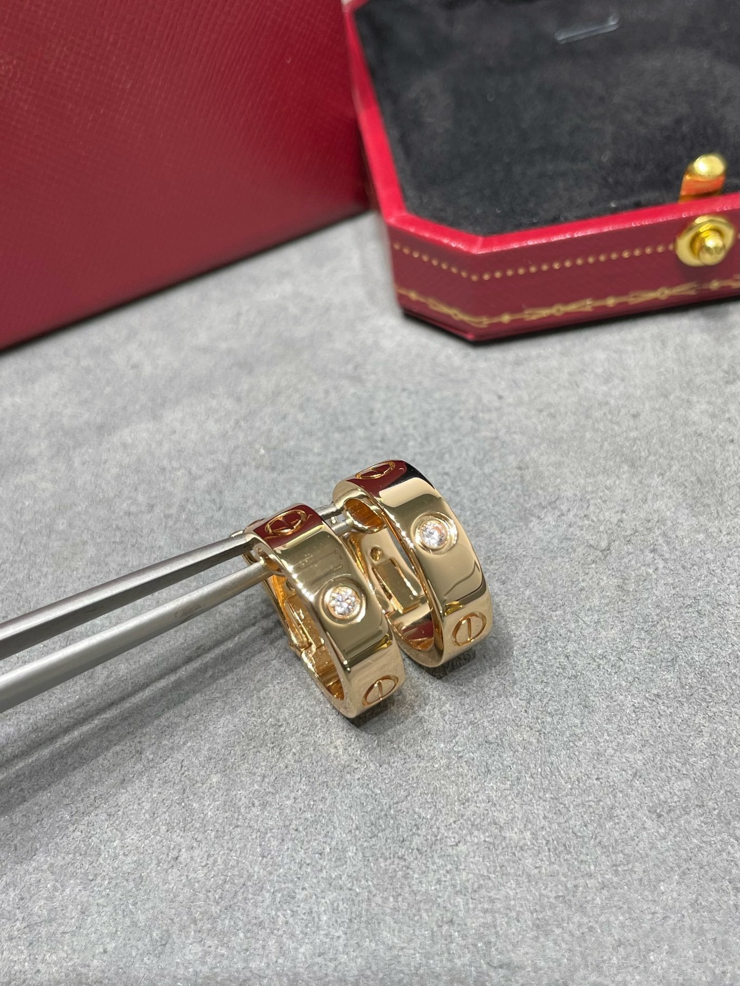 [RAFFINE] PENDIENTES DE AMOR DE 5,5 MM Y 1 DIAMANTE