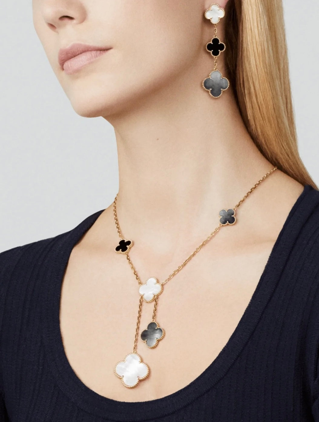 [RAFFINE]CLOVER 3 MOTIF MOP ONYX DARK MOP PINK GOLD EARRINGS