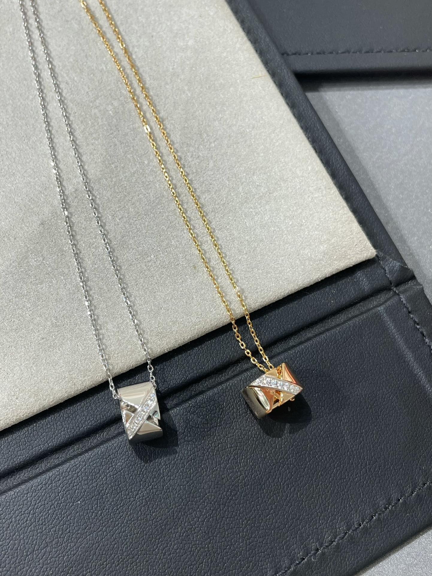 [RAFFINE]LIENS EVIDENCE DIAMOND NECKLACE