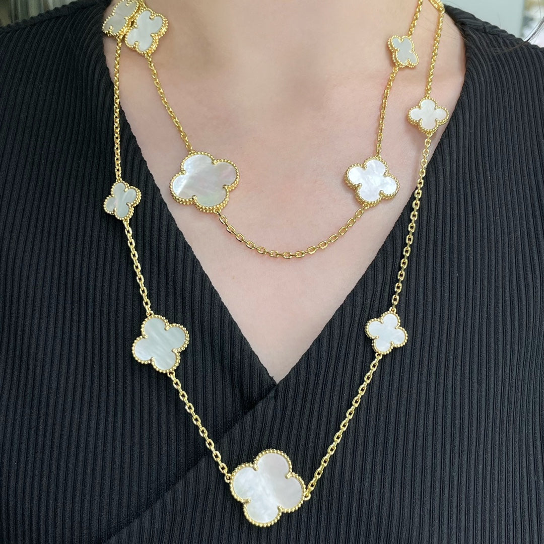 [Raffine] COLLIER EN OR ET NACRE BLANCHE À 16 MOTIFS TRÈFLE