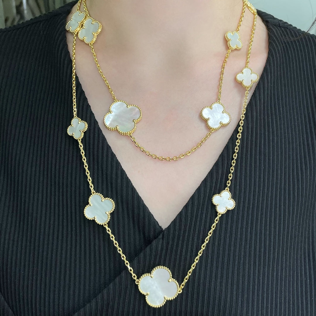 [Raffine] COLLIER EN OR ET NACRE BLANCHE À 16 MOTIFS TRÈFLE