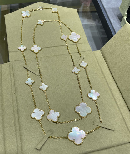 [Raffine] COLLIER EN OR ET NACRE BLANCHE À 16 MOTIFS TRÈFLE