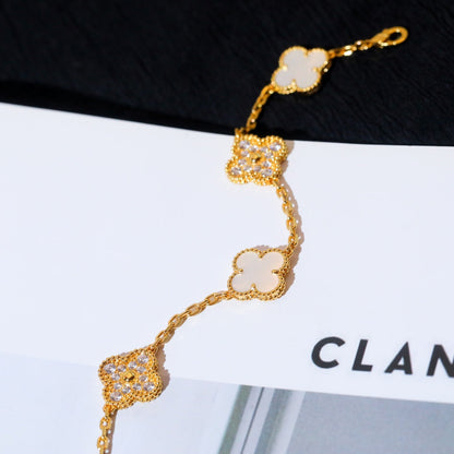 [RAFFINE] PULSERA DE TRÉBOL CON 5 MOTIVOS, DIAMANTE Y AZULEJO BLANCO