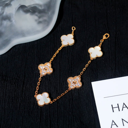 [RAFFINE] PULSERA DE TRÉBOL CON 5 MOTIVOS, DIAMANTE Y AZULEJO BLANCO