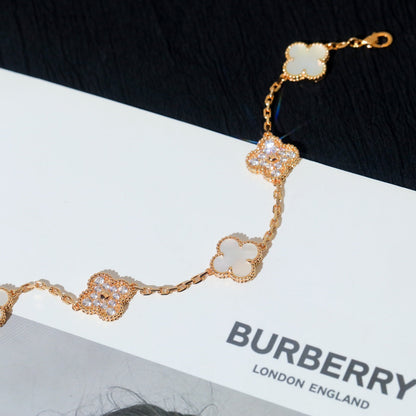 [RAFFINE] PULSERA DE TRÉBOL CON 5 MOTIVOS, DIAMANTE Y AZULEJO BLANCO