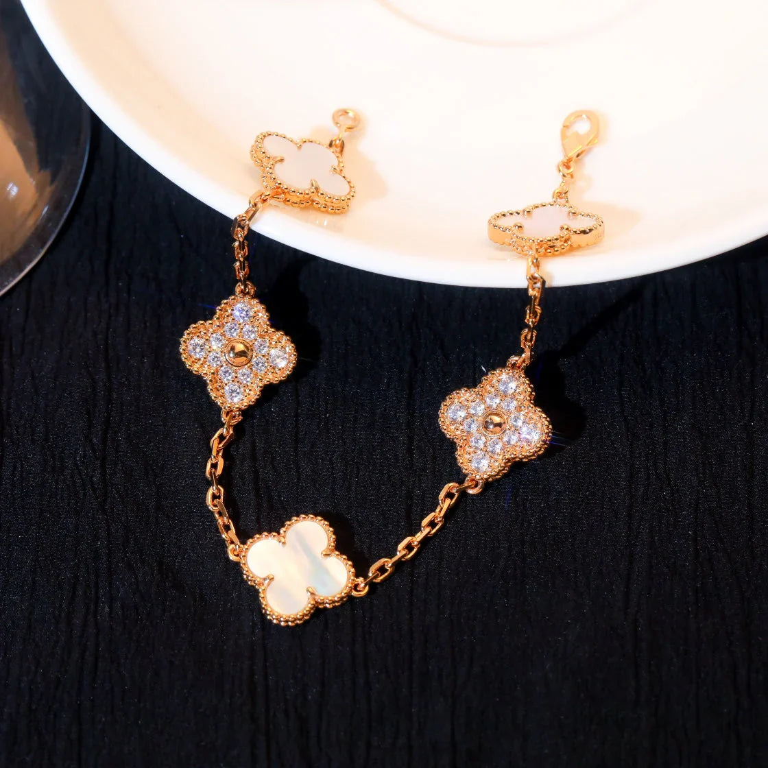 [RAFFINE]CLOVER WHITE PEARL MOP 5 MOTIF BRACELET COLLECTION