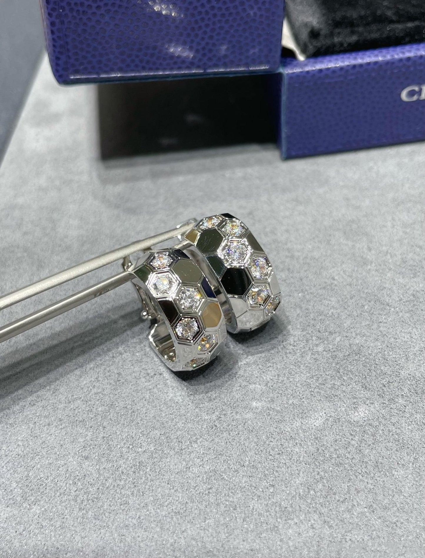[RAFFINE]PENDIENTES DE ARO CON DIAMANTES BEE LOVE