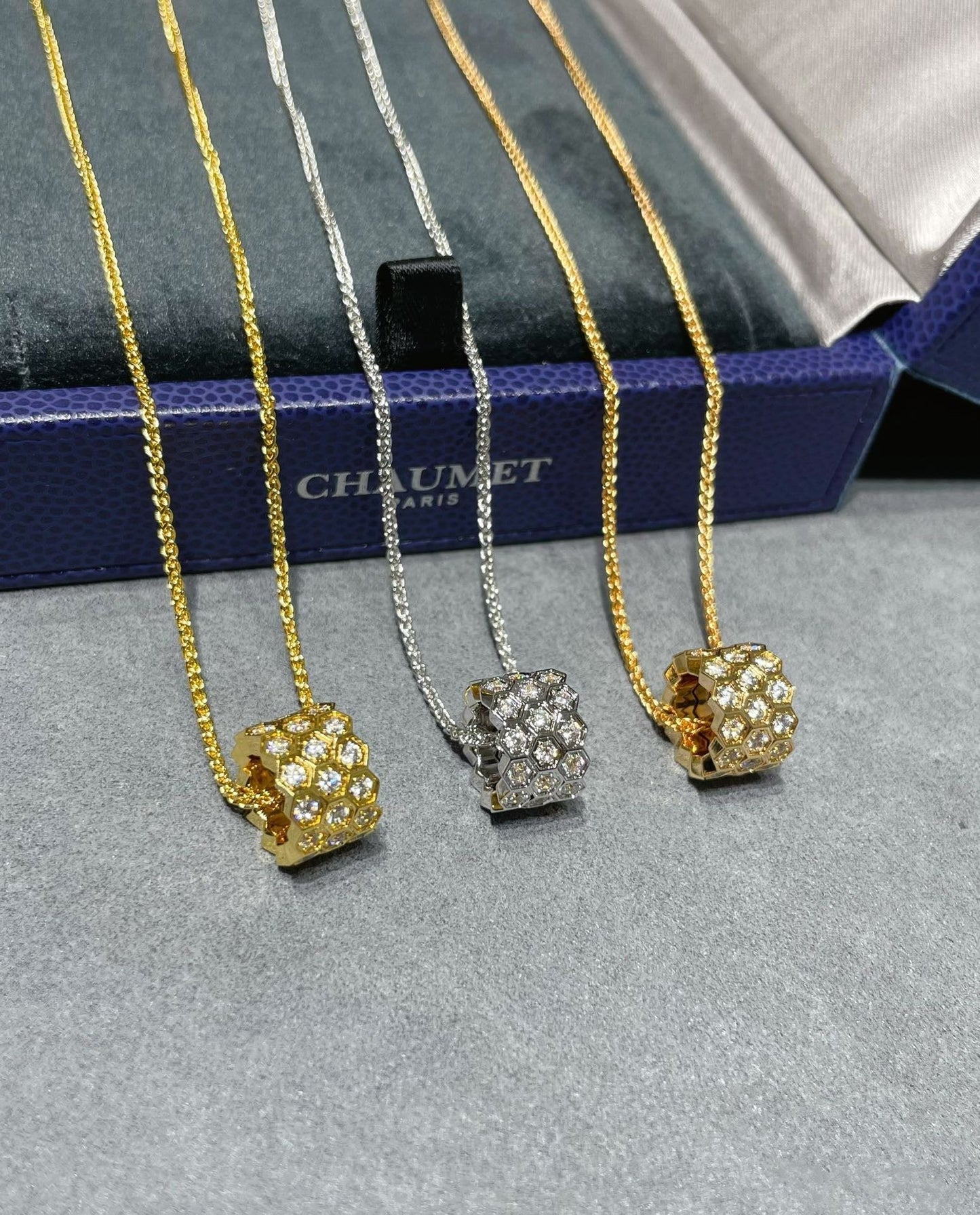 [RAFFINE]BEE LOVE DIAMOND PAVED 3 ROW NECKLACE