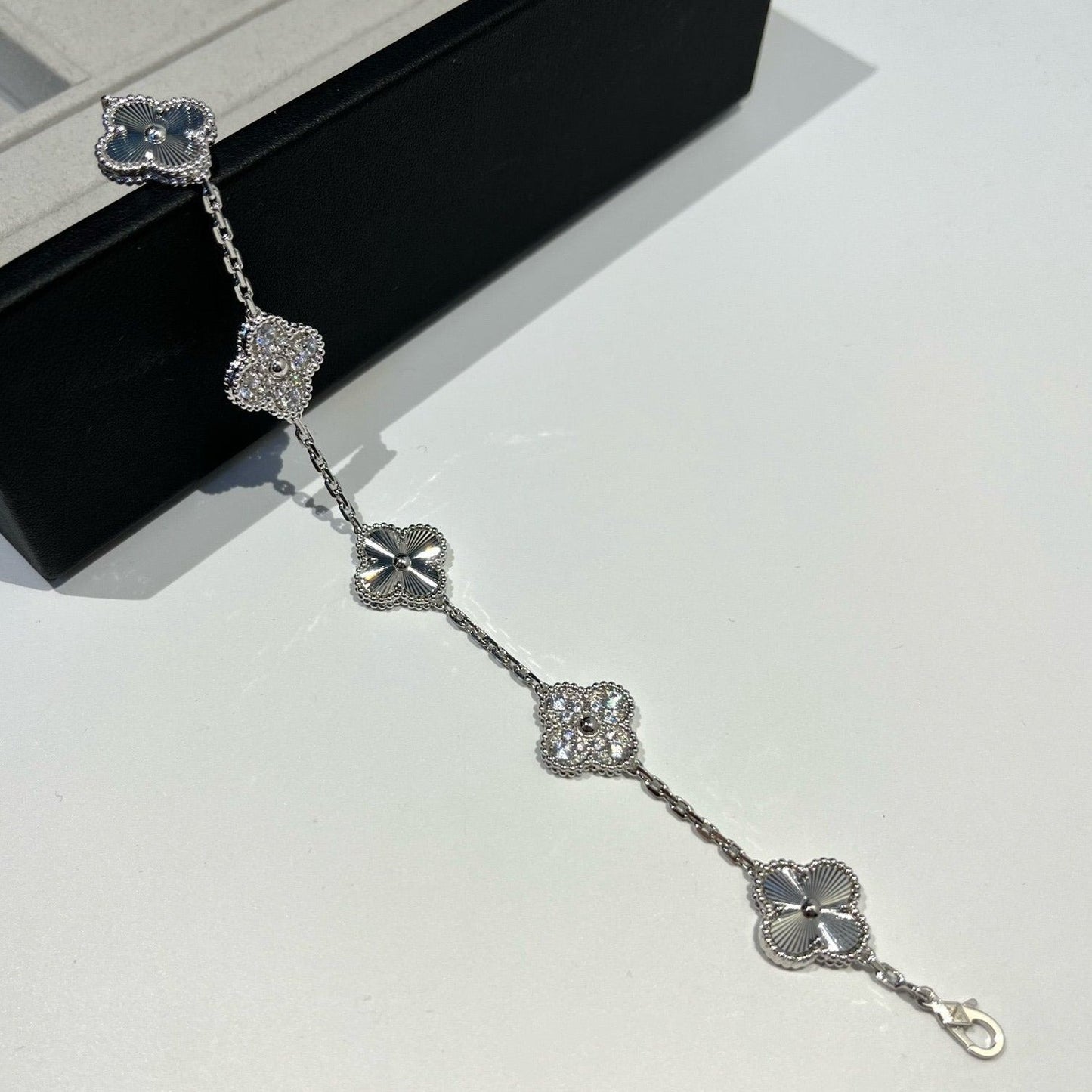 [RAFFINE]CLOVER 5 MOTIF SILVER DIAMOND BRACELET