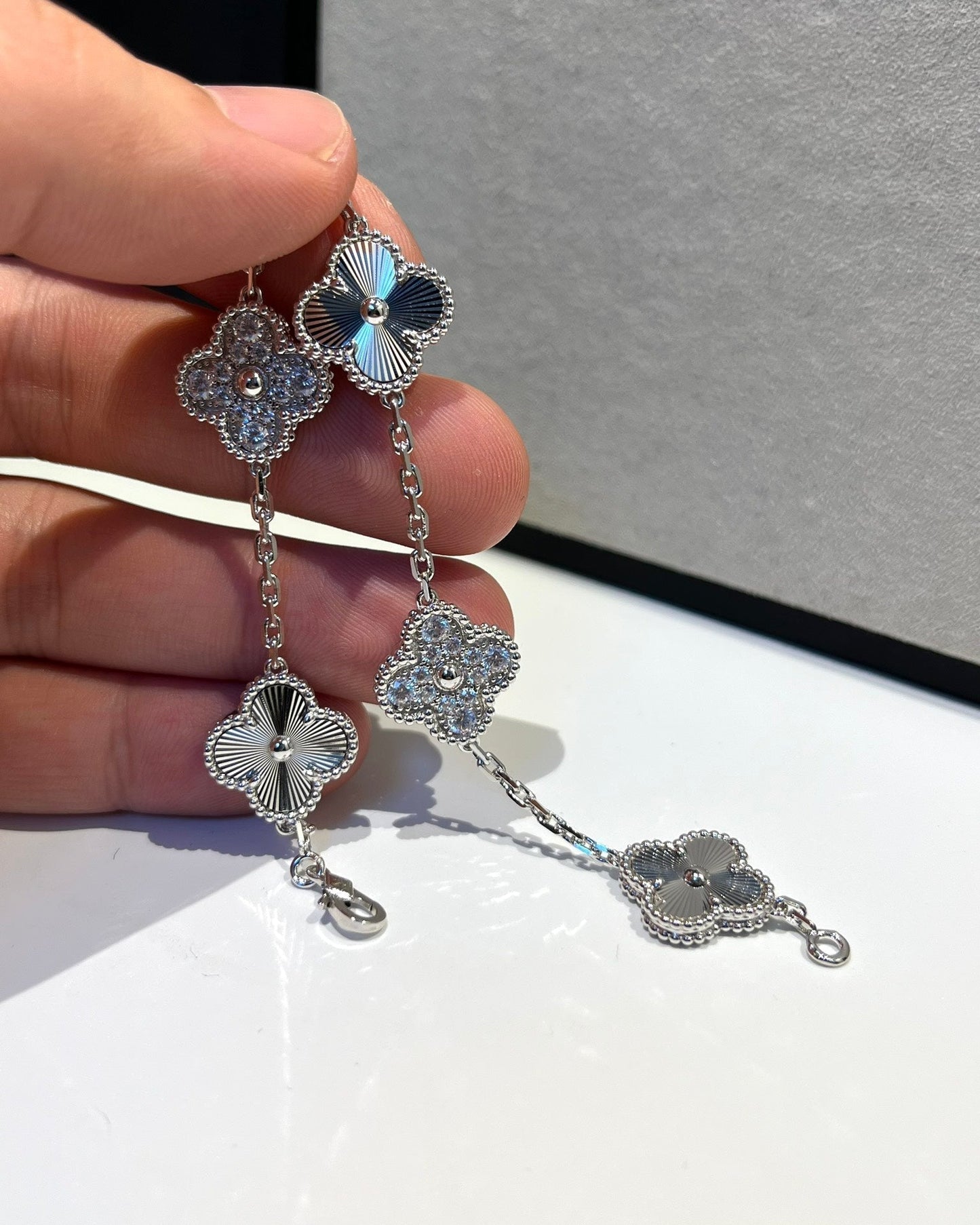 [RAFFINE]CLOVER 5 MOTIF SILVER DIAMOND BRACELET