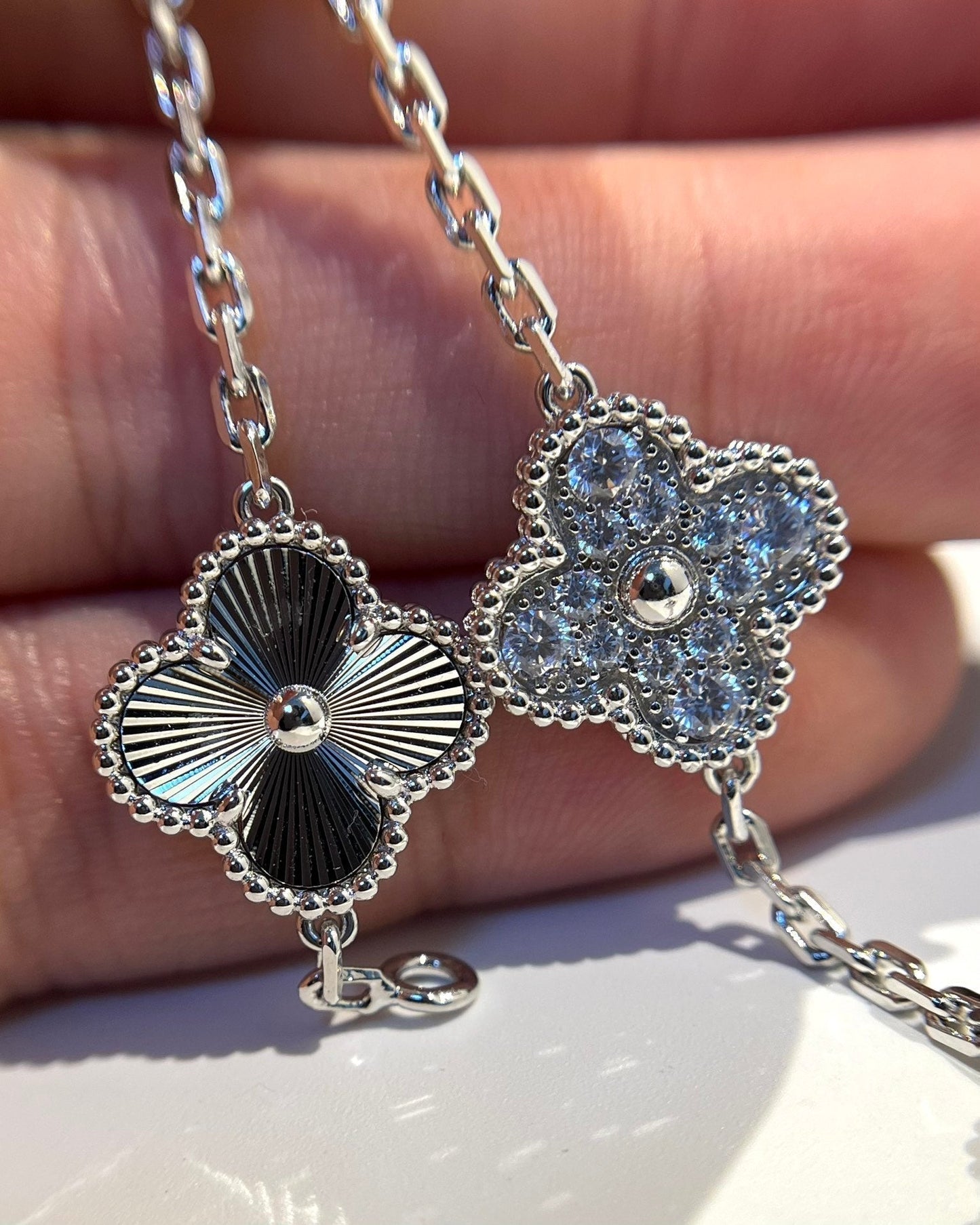 [RAFFINE]CLOVER 5 MOTIF SILVER DIAMOND BRACELET
