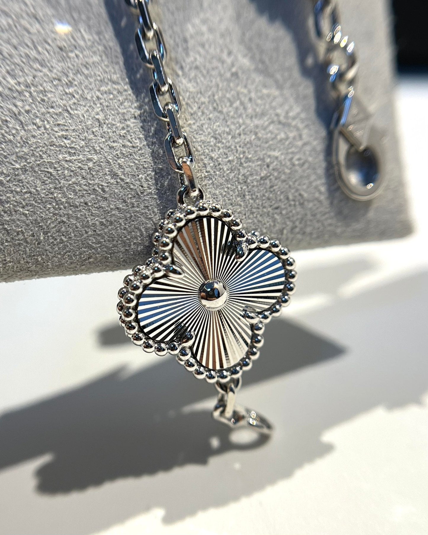 [RAFFINE]CLOVER 5 MOTIF SILVER DIAMOND BRACELET