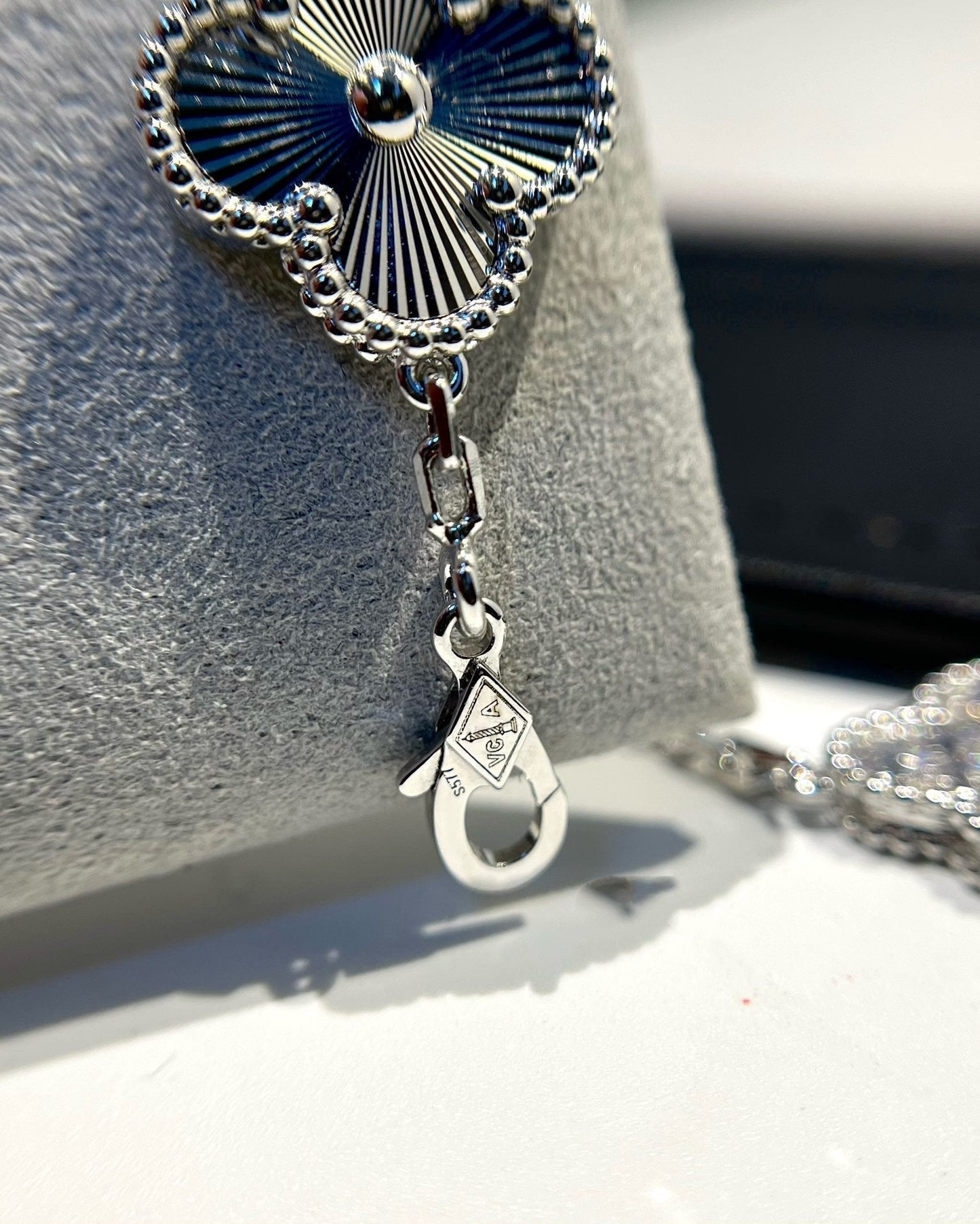[RAFFINE]CLOVER 5 MOTIF SILVER DIAMOND BRACELET