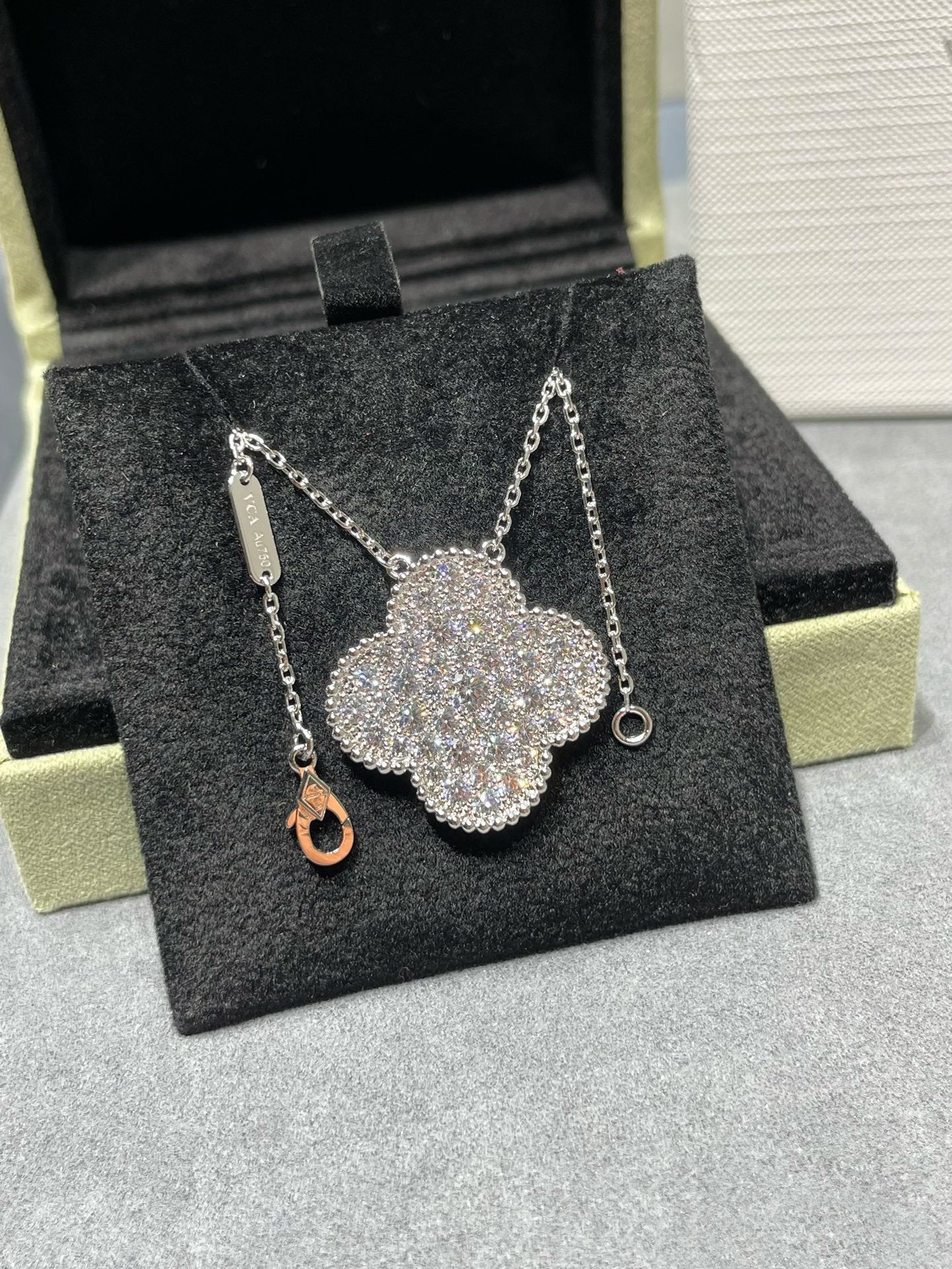 [RAFFINE]CLOVER 25MM LARGE PENDANT DIAMOND PAVED SILVER NECKLACE