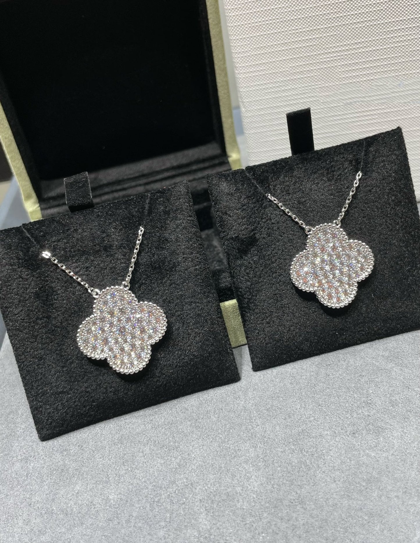 [RAFFINE]CLOVER 25MM LARGE PENDANT DIAMOND PAVED SILVER NECKLACE