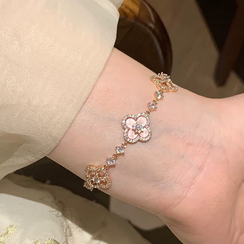 [RAFFINE] PULSERA CON 5 MOTIVOS DE TRÉBOL ROSA AZUL ROJO BLANCO 