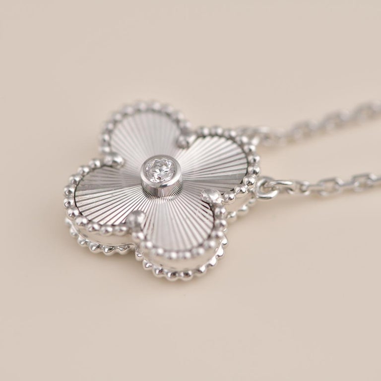 [RAFFINE]CLOVER  15MM DIAMOND LASER NECKLACE SILVER