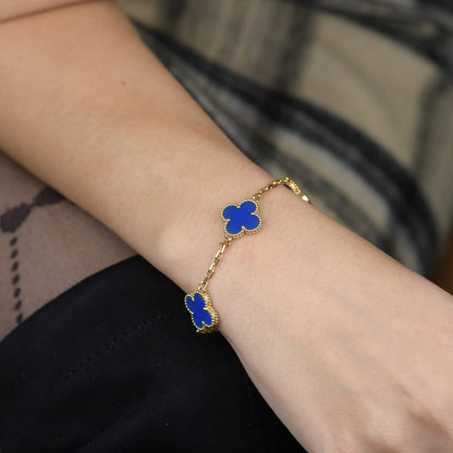 [RAFFINE] PULSERA DE ÁGATA AZUL CON 5 MOTIVOS DE TRÉBOL
