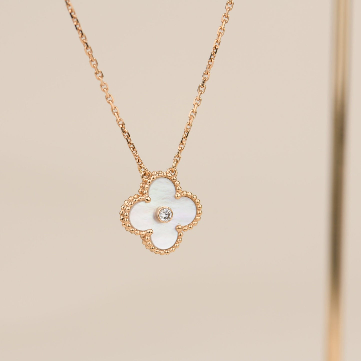 [RAFFINE]CLOVER 15MM DIAMOND WHITE FRITILLARIA NECKLACE