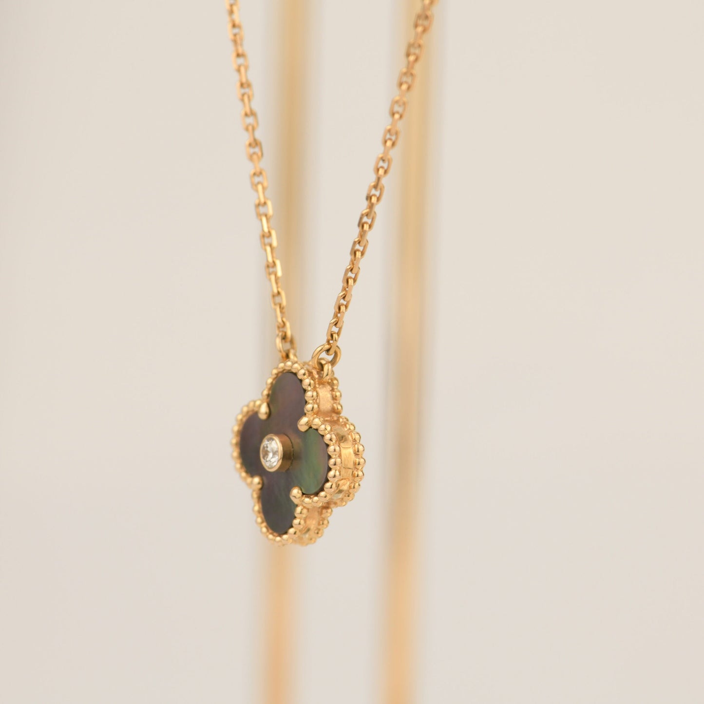 [RAFFINE]CLOVER 15MM DIAMOND AND MOTHER-OF-GREY NECKLACE