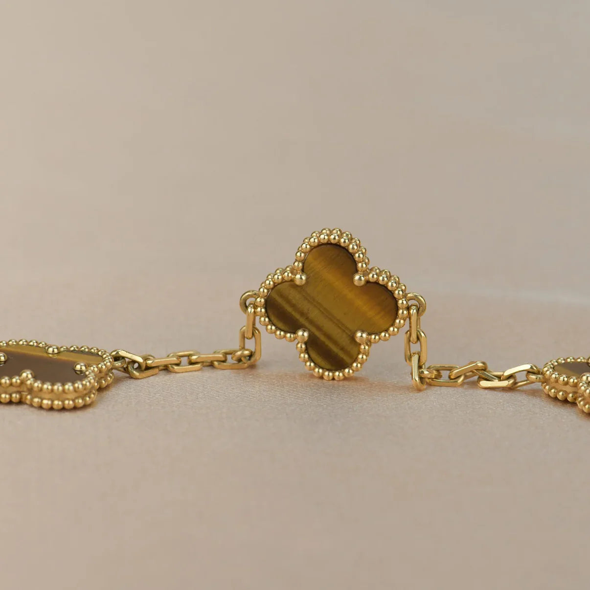 [RAFFINE] CLOVER 5 MOTIFS TIGER EYE BRACELET COLLECTION