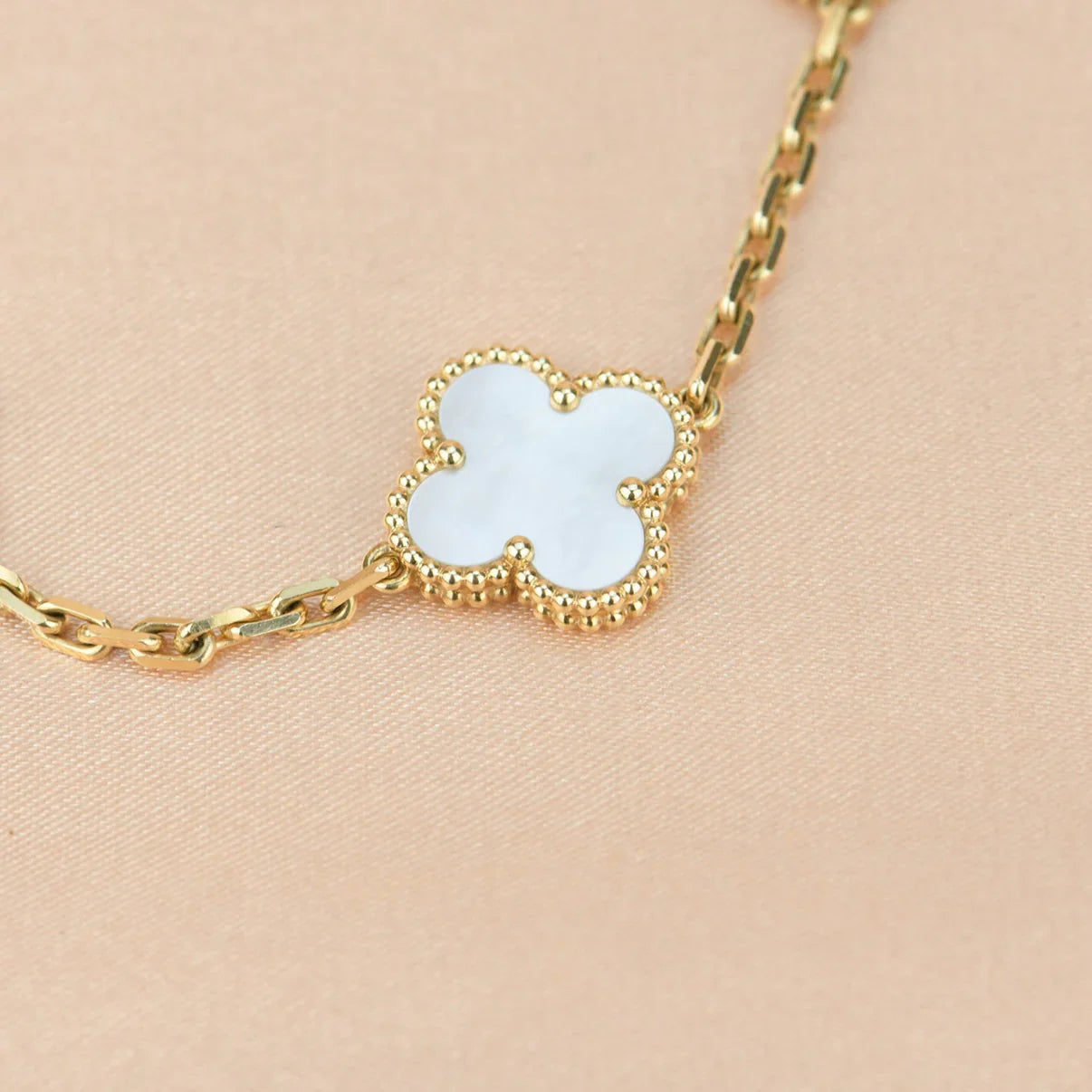 [RAFFINE]CLOVER WHITE PEARL MOP 5 MOTIF BRACELET COLLECTION