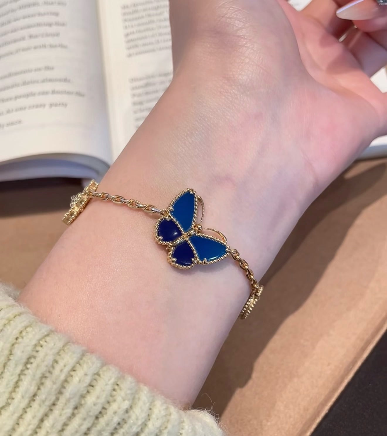 [RAFFINE] LUCKY SPRING SCHMETTERLING ARMBAND MIT 5 MOTIVEN