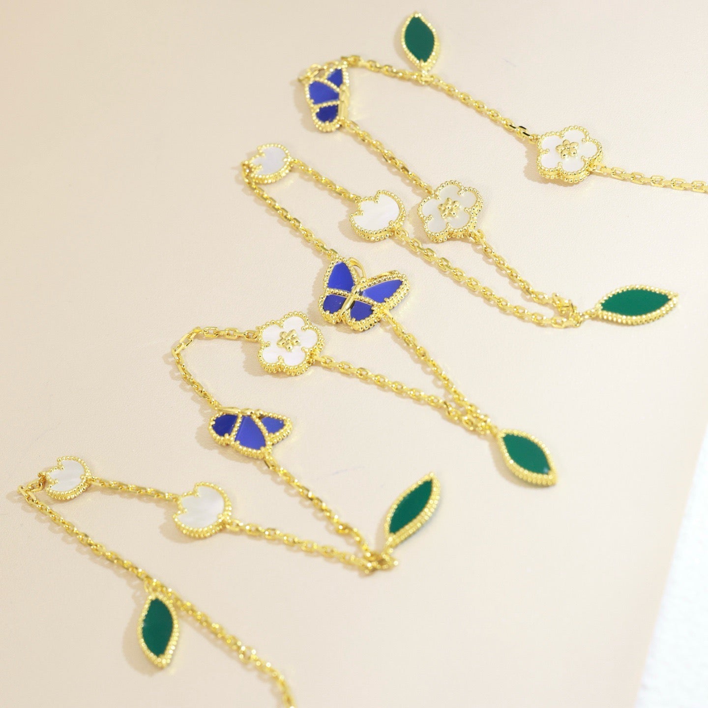 [RAFFINE]LUCKY SPRING SCHMETTERLING 15 BLUMEN-HALSKETTE
