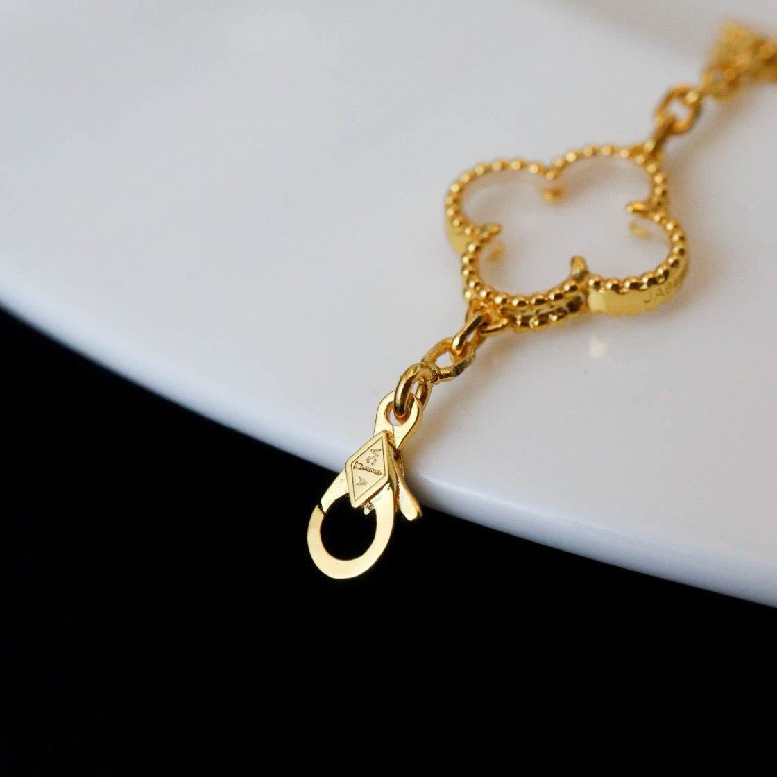 [RAFFINE]CLOVER 5 MOTIF ROCK CRYSTAL BRACELET