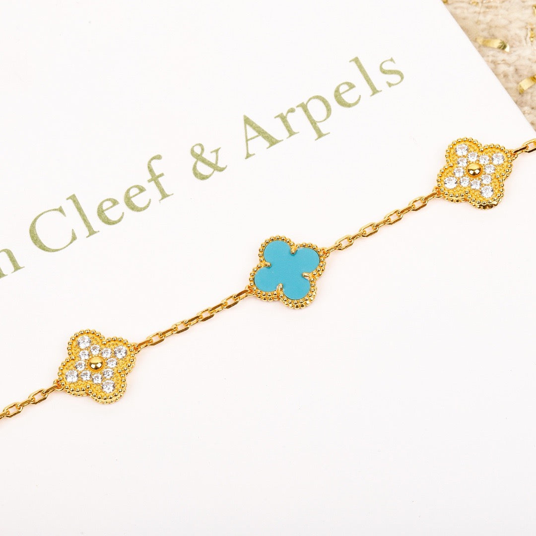 [RAFFINE] PULSERA DE ORO CON 5 MOTIVOS DE TRÉBOL, TURQUESA Y DIAMANTE