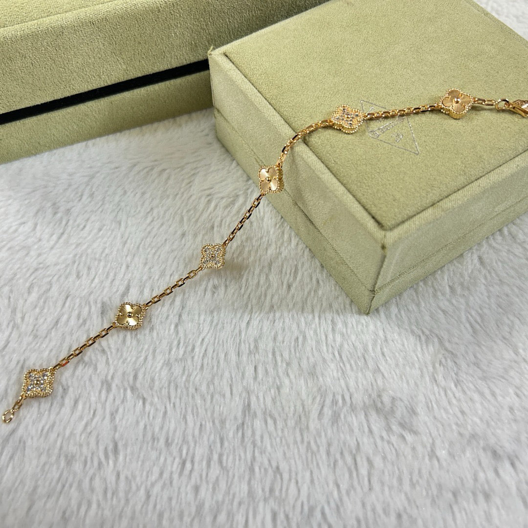 [RAFFINE]CLOVER 6 MOTIF DIAMOND LASER BRACELET