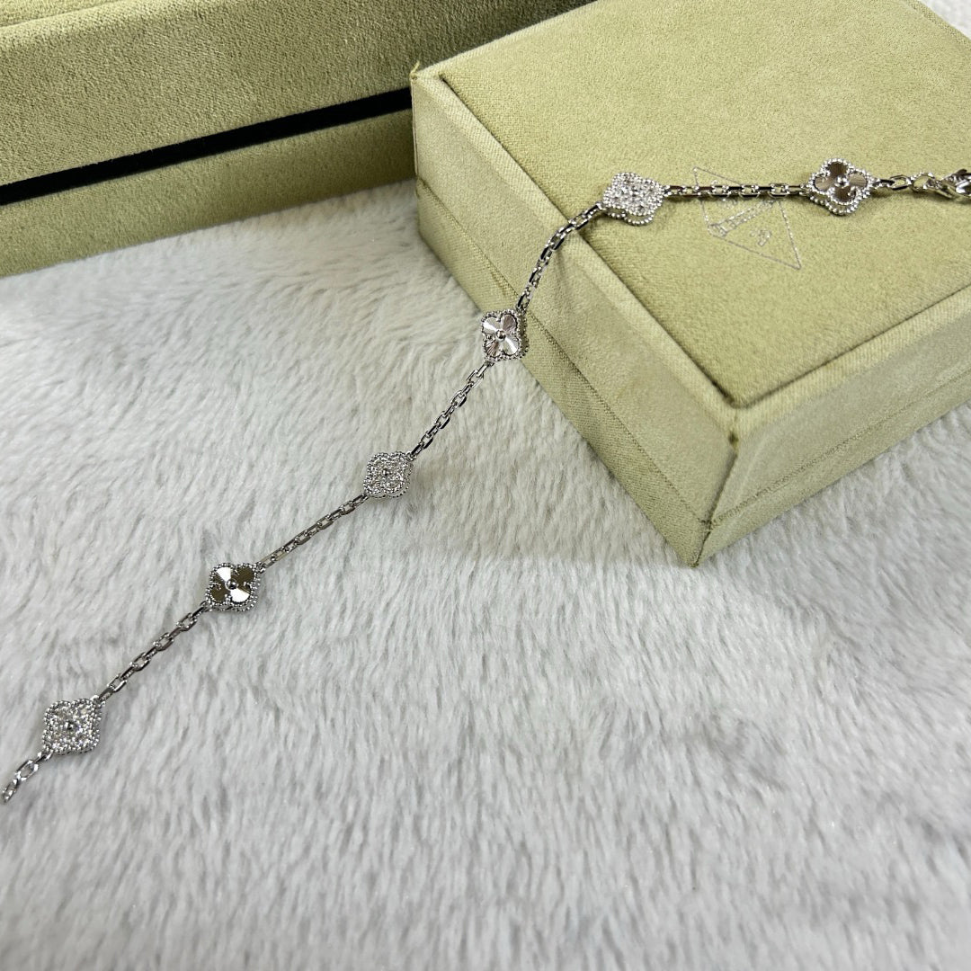 [RAFFINE]CLOVER 6 MOTIF DIAMOND LASER BRACELET